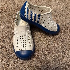 Native Kids Water Shoes - White and Blue